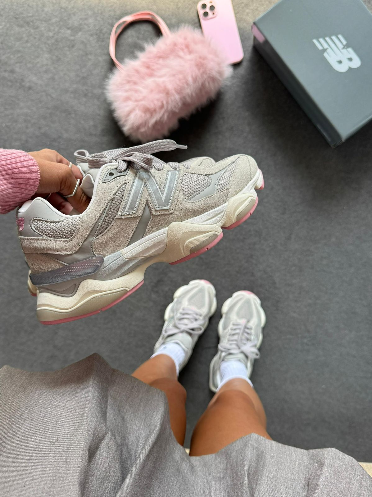 Tênis NB9060 - Cinza sola rosa