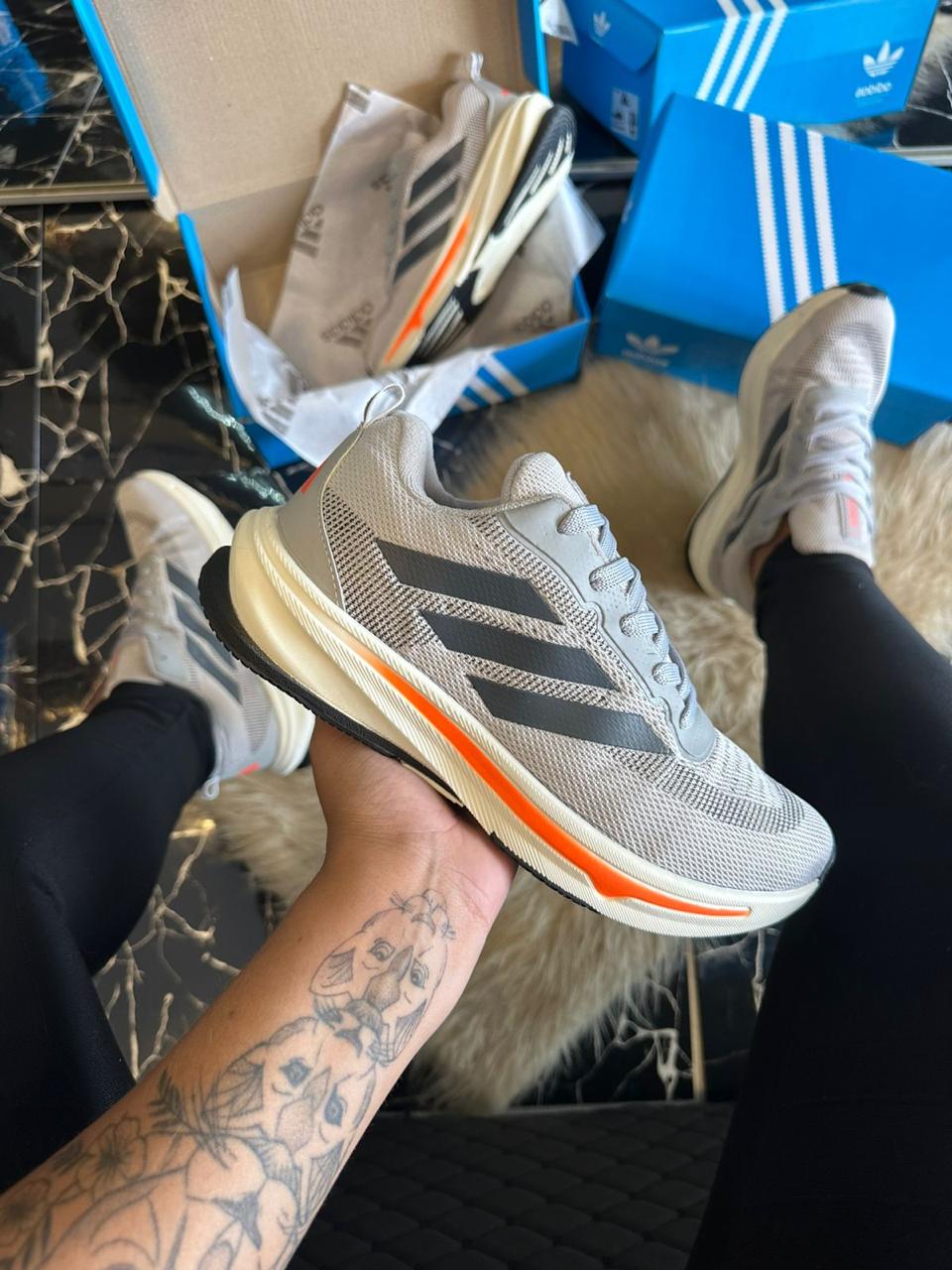 Tênis Adizero Boston 08 - Cinza